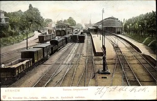Ak Arnhem Gelderland Niederlande, Bahnhof, Gleisanlagen, Güterwaggons