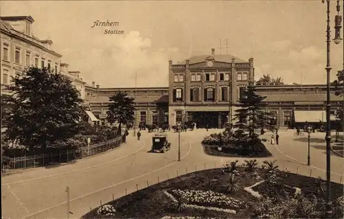 Ak Arnhem Gelderland Niederlande, Bahnhof, Vorplatz, Straße