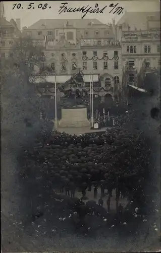 Foto Ak Frankfurt am Main, Bismarck-Denkmal, Aufstellung 1908, Festschmuck, Zuschauer