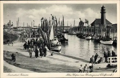 Ak Nordseebad Büsum, Leuchtturm, alter Hafen vom Aquarium aus, Fischerbote
