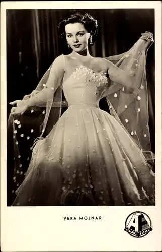 Ak Schauspielerin Vera Molnar, Portrait, Abendkleid