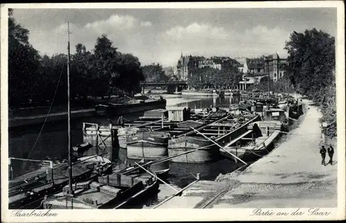 Ak Saarbrücken im Saarland, Partie an der Saar, Schiffe, Brücke