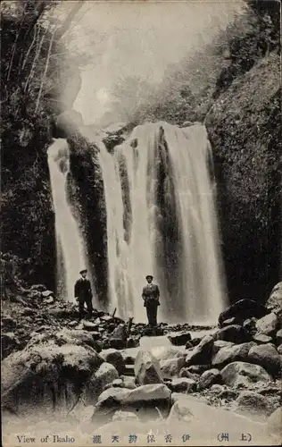 Ak Japan, Ansicht von Ikaho, Männer am Wasserfall