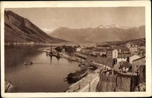 Ak Kotor Cattaro Montenegro, Totalansicht, Stadt, Fluss, Gebirge
