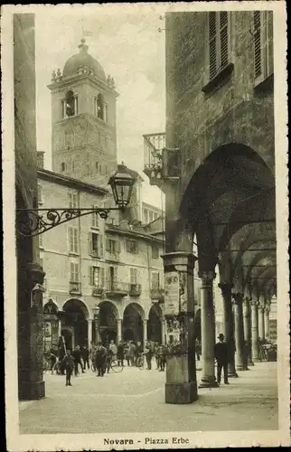 Ak Novara Piemonte Italien, Piazza Erbe