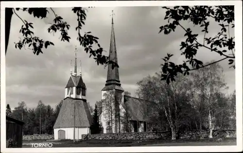 Foto Ak Tornio Torneå Lappland Finnland, Blick auf eine Kirche, Straße