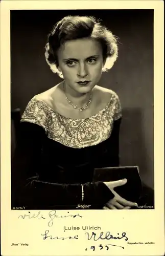 Ak Schauspielerin Luise Ullrich, Portrait im Abendkleid, Regine, Ross Verlag 8875/1, Autogramm