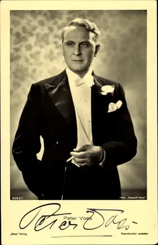Ak Schauspieler Peter Voss, Portrait im Frack, Zigarette, Autogramm