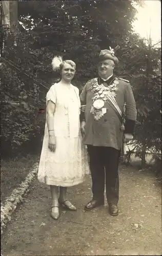Foto Ak Schützenkönig 1926, Mann mit Orden, Frau