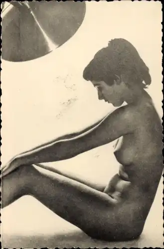 Foto Frauenakt, sitzende nackte Frau, Busen, 1959