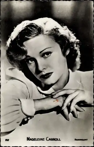 Ak Schauspielerin Madeleine Carroll, Portrait, Locken