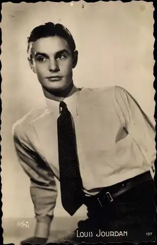 Ak Schauspieler Louis Jourdan, Portrait, Krawatte