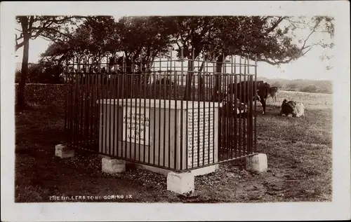 Ak Goring on Thames Oxfordshire England, umzäunter Gedenkstein