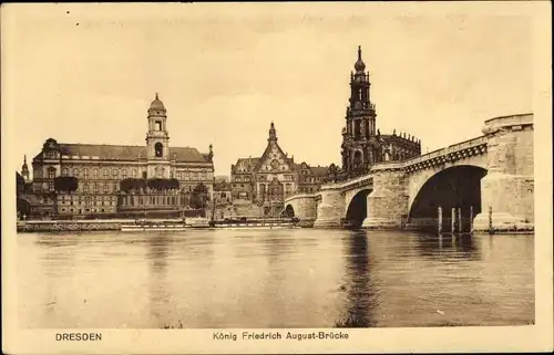 Ak Dresden Altstadt, König Friedrich August-Brücke