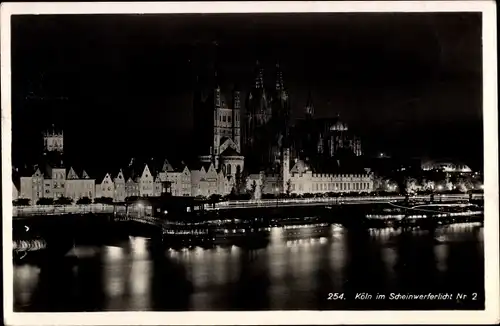 Ak Köln am Rhein, Ortsansicht, Scheinwerferlicht, Nachtansicht