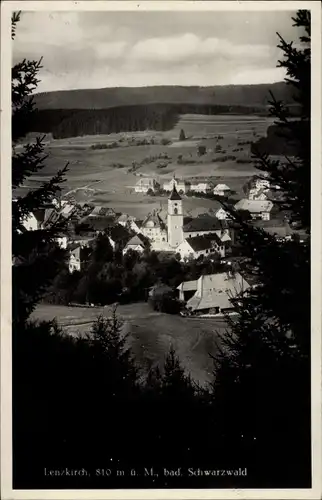 Ak Lenzkirch im Schwarzwald, Ortsansicht, Kirche