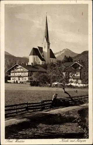 Ak Bad Wiessee in Oberbayern, Kirche mit Kampen