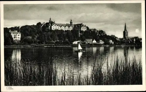 Ak Plön am See Holstein, Blick über den See auf die Stadt, Segelboot