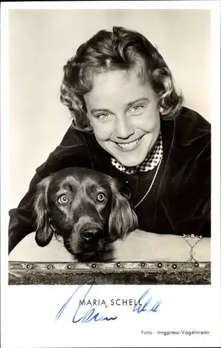 Ak Schauspielerin Maria Schell, Portrait, Hund, Autogramm