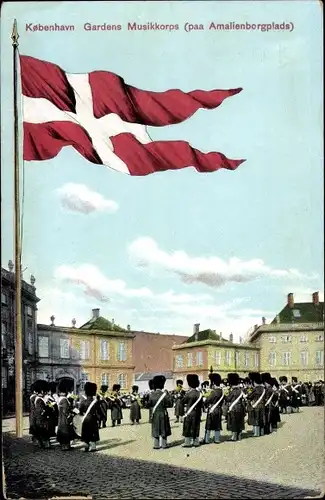 Ak Koebenhavn Danmark, Gardens Musikcorps paa Amalienborgplads