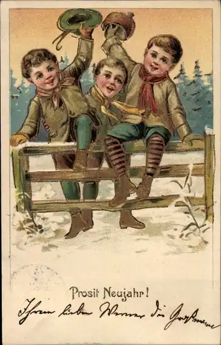 Präge Ak Glückwunsch Neujahr, Jungen am Zaun, Mützen, Schnee