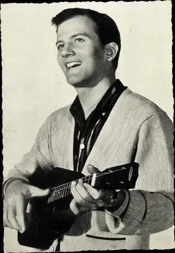 Ak Schauspieler Pat Boone, Portrait mit Gitarre