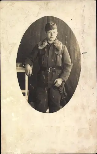 Foto Ak Kaiserlich-Königliche Armee, Soldat in Uniform, Pelzkragen