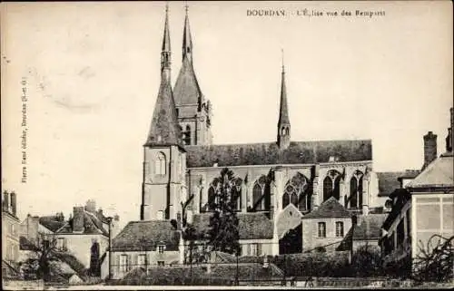 Ak Dourdan Essonne, L'Eglise vue des Remparts
