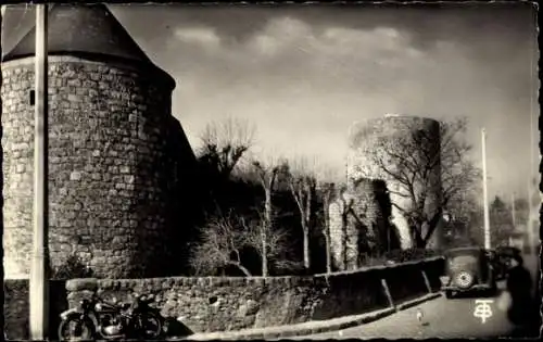 Ak Dourdan Essonne, Rue de Chartres, Le Donjon