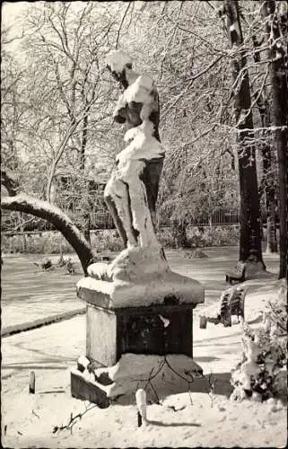 Ak Montmorency Val d’Oise, Rathauspark, Winter, Statue
