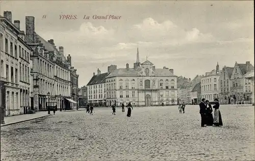 Ak Ypres Ypern Westflandern, Partie auf dem Marktplatz