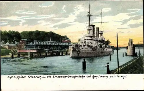 Ak Rendsburg in Schleswig Holstein, S.M.S. Kaiser Friedrich III. die Straßendrehbrücke passierend