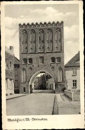 Ak Malchin in Mecklenburg Vorpommern, Das Steintor, Straßenpartie