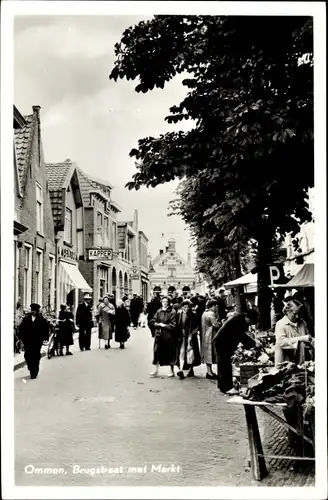 Ak Ommen Overijssel Niederlande, Brugstraat mit Markt