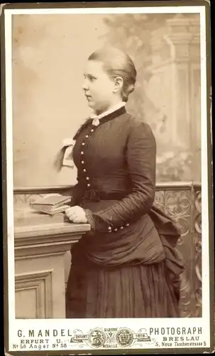 CdV Standportrait einer Frau