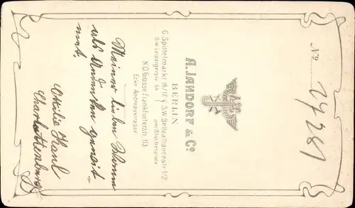 CdV Berlin, Standportrait einer Frau mit Hut