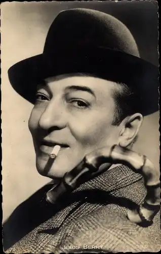 Ak Schauspieler Jules Berry, Portrait mit Hut und Zigarette