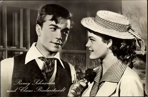 Ak Schauspieler Romy Schneider und Claus Biederstaedt, Feuerwerk