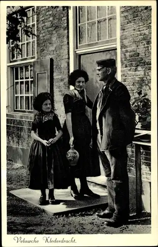 Ak Hoge Veluwe Gelderland Niederlande, Familienbild, Niederländische Volkstracht