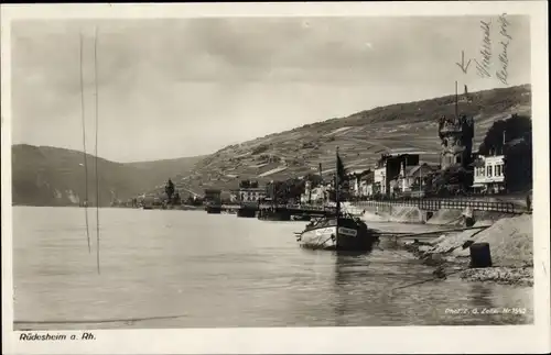 Ak Rüdesheim am Rhein, Ortsansicht, Schiff, Anleger, Turm