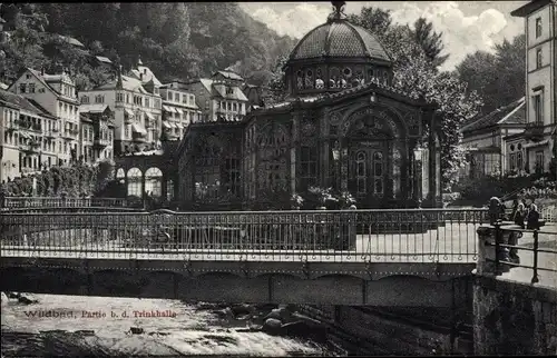 Ak Bad Wildbad im Schwarzwald, Trinkhalle, Brücke