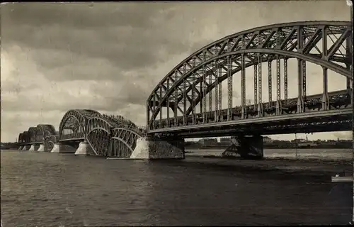 Ak Riga Lettland, Zerstörte Eisenbahnbrücke