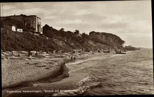 Ak Ustronie Morskie Henkenhagen Pommern, Strand mit Strandschloss, Strandkörbe