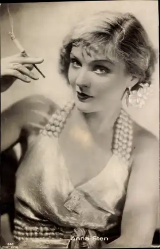 Ak Schauspielerin Anna Sten, Portrait, Zigarette