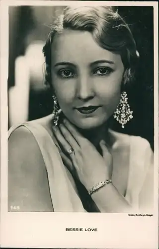 Ak Schauspielerin Bessie Love, Portrait, Ohrringe