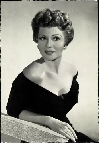Ak Schauspielerin Rita Hayworth, Portrait, Kurzes Haar