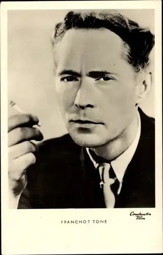 Ak Schauspieler Franchot Tone, Portrait mit Zigarette, Constantin Film