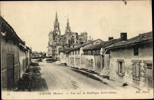 Ak L'Epine Marne, Vue sur la Basilique Notre-Dame