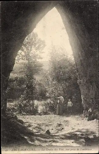Ak Arcy sur Cure Yonne, La Grotte des Fees, Ansicht von innen