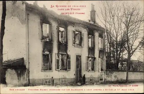 Ak Saint Dié des Vosges, rue d'alsace, Premiere Maison incendiee par les Allemands a leur arrivee